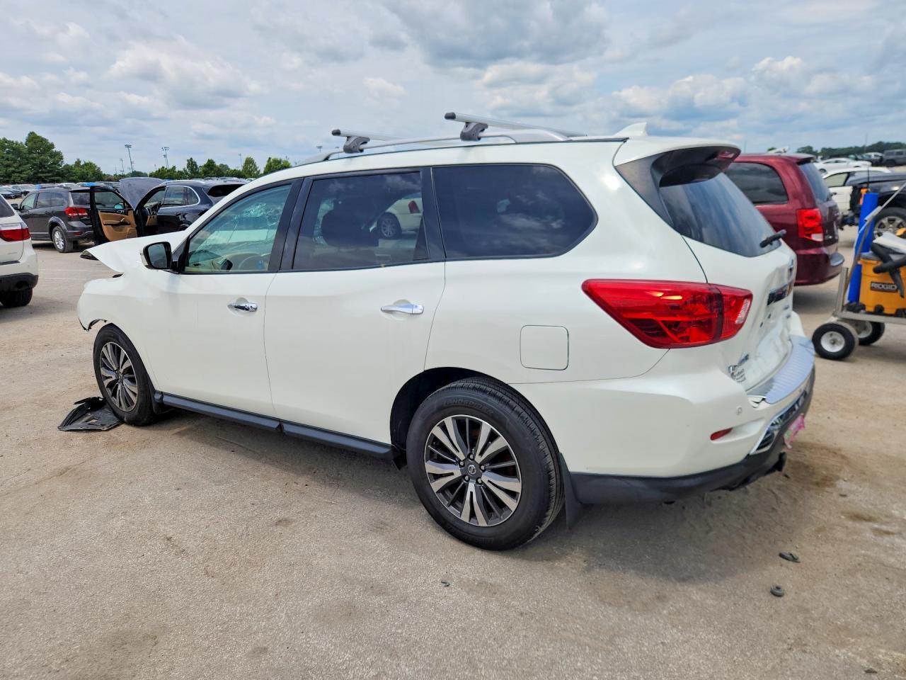 2020 Nissan Pathfinder Sv - Фото 2