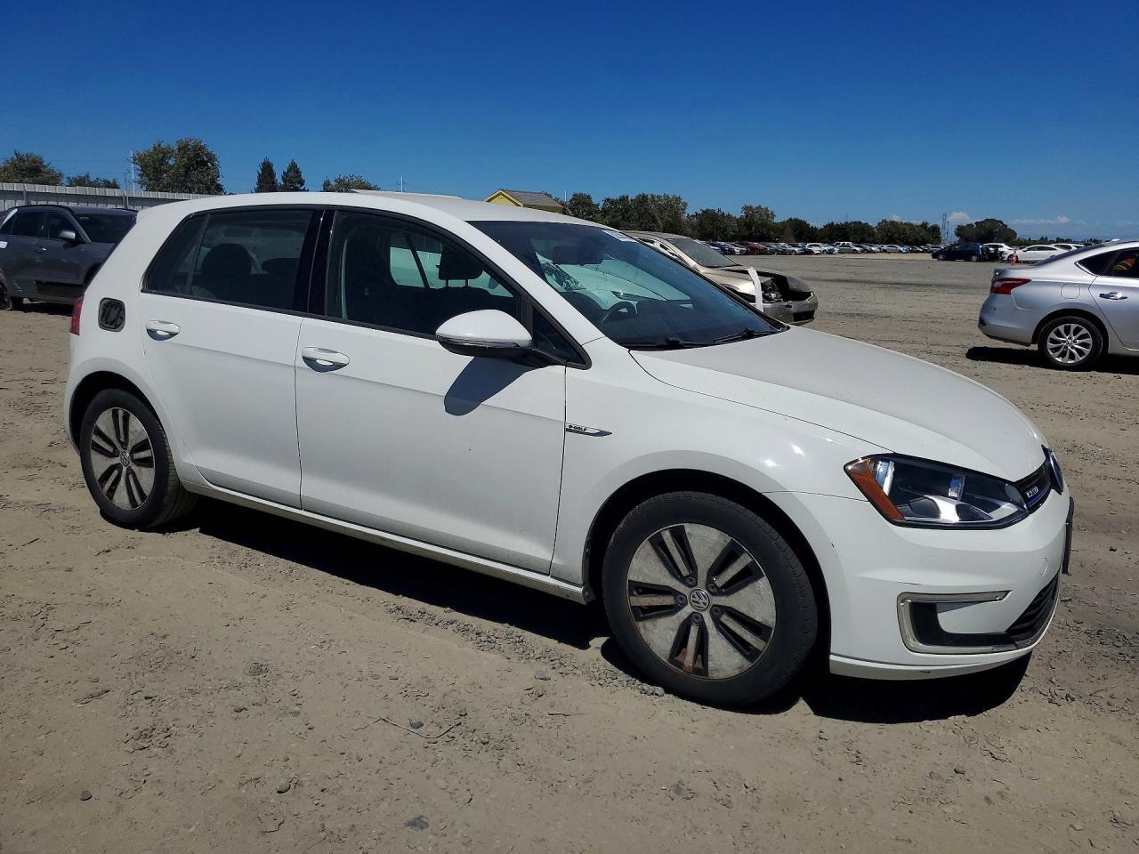 2016 Volkswagen E-Golf Se - Image 4