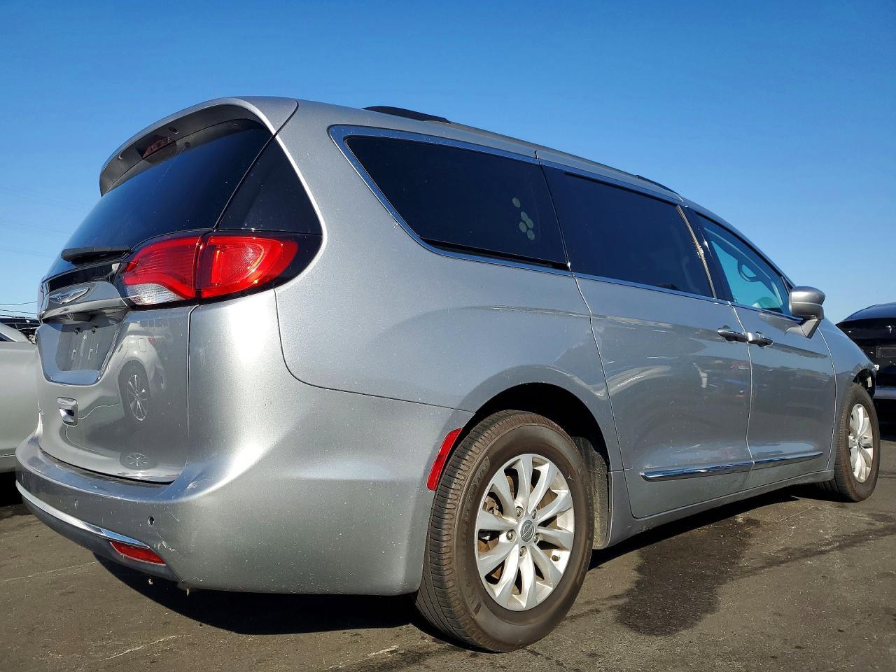 2017 Chrysler Pacifica - Фото 3