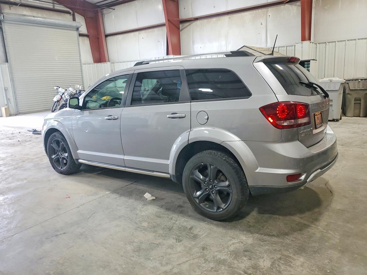 2018 Dodge Journey Crossroad - Image 2