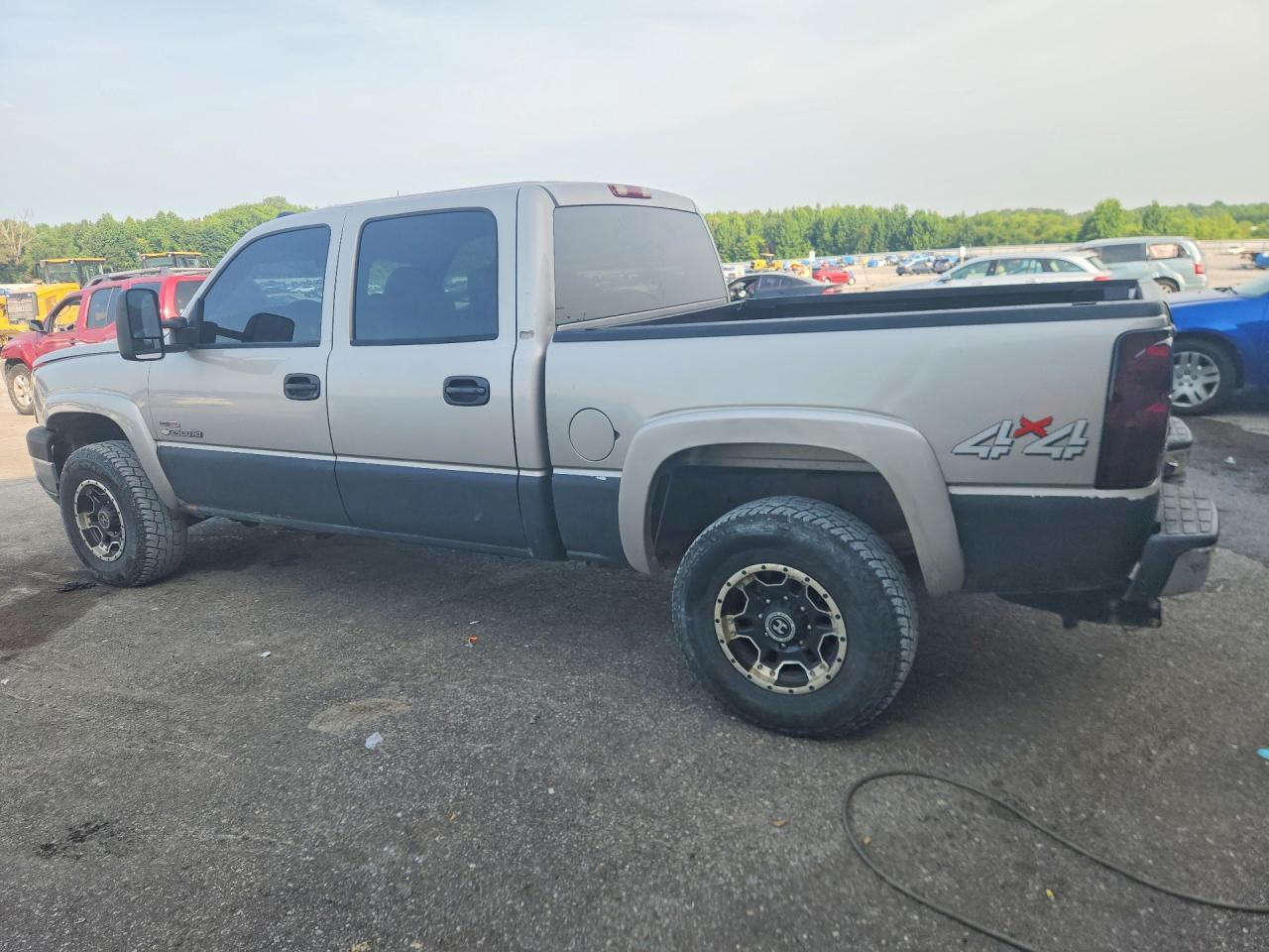 2004 Chevrolet Silverado K2500 Heavy Duty - Фото 2