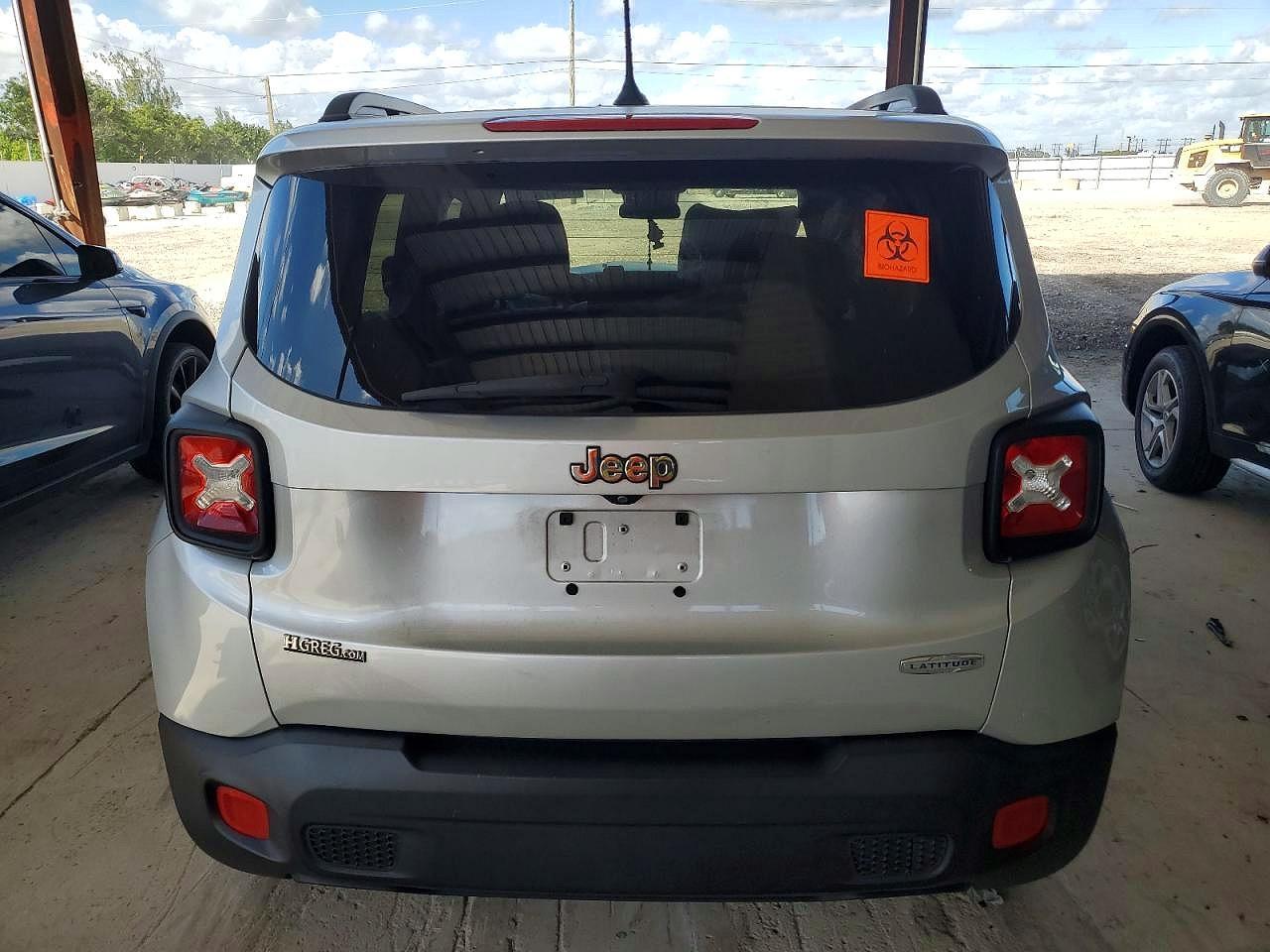 2017 Jeep Renegade Latitude - Image 6