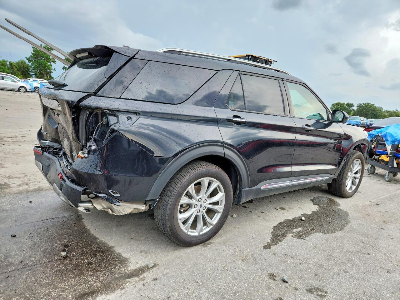 2023 Ford Explorer Limited - Image 3