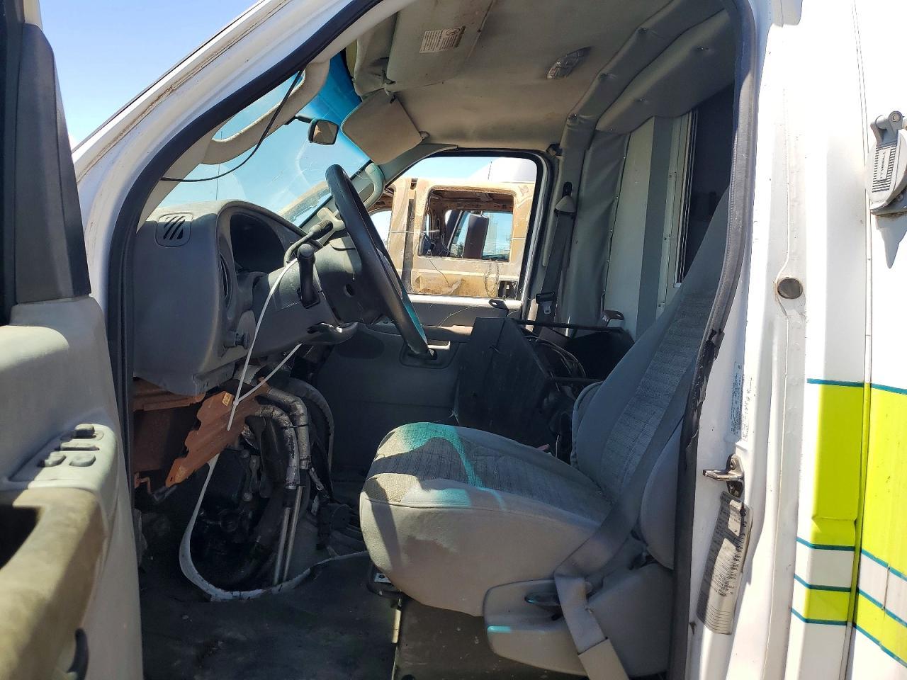2006 Ford Econoline E350 Super Duty Cutaway Van - Фото 7