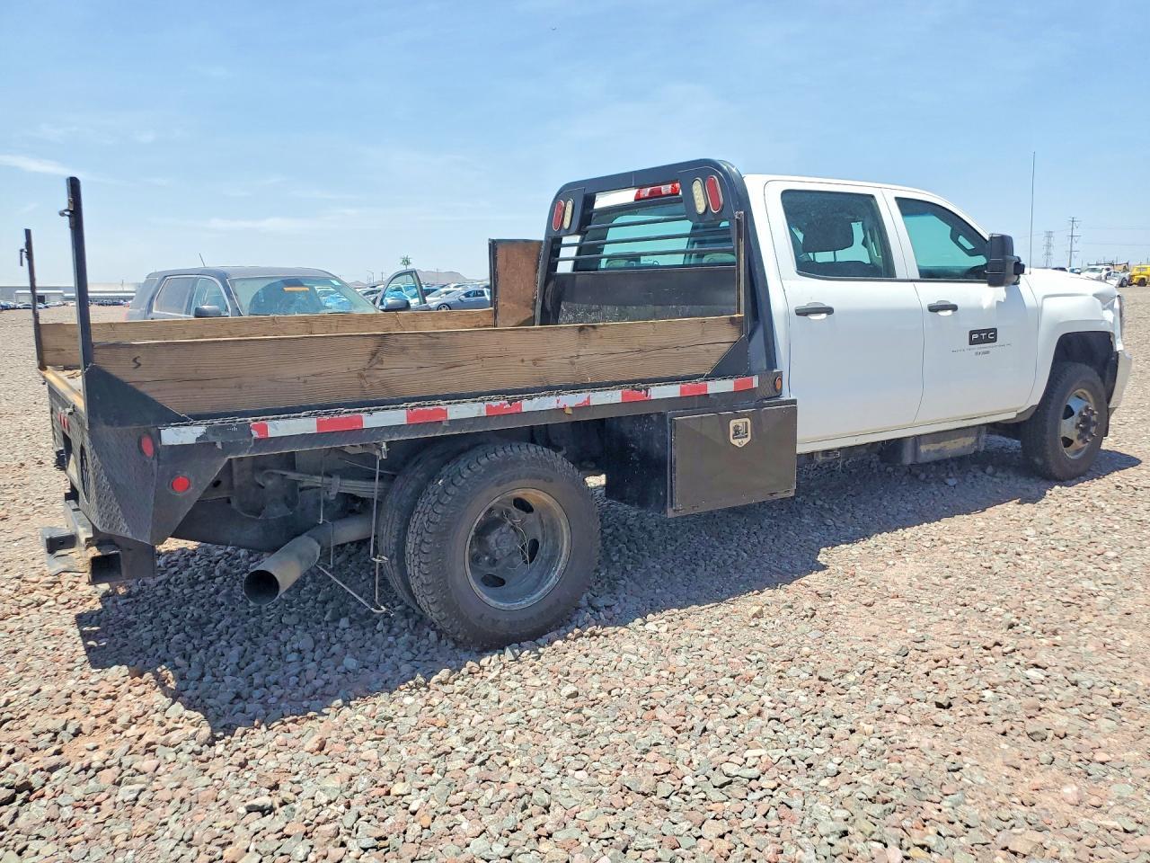 2015 Chevrolet Silverado C3500 - Фото 3