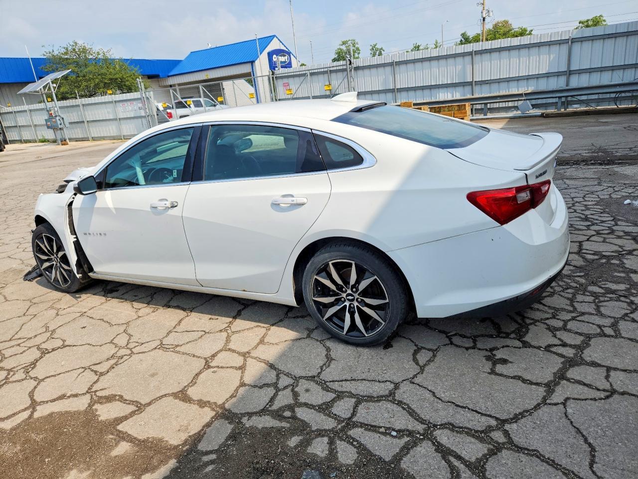 2018 Chevrolet Malibu Lt - Image 2