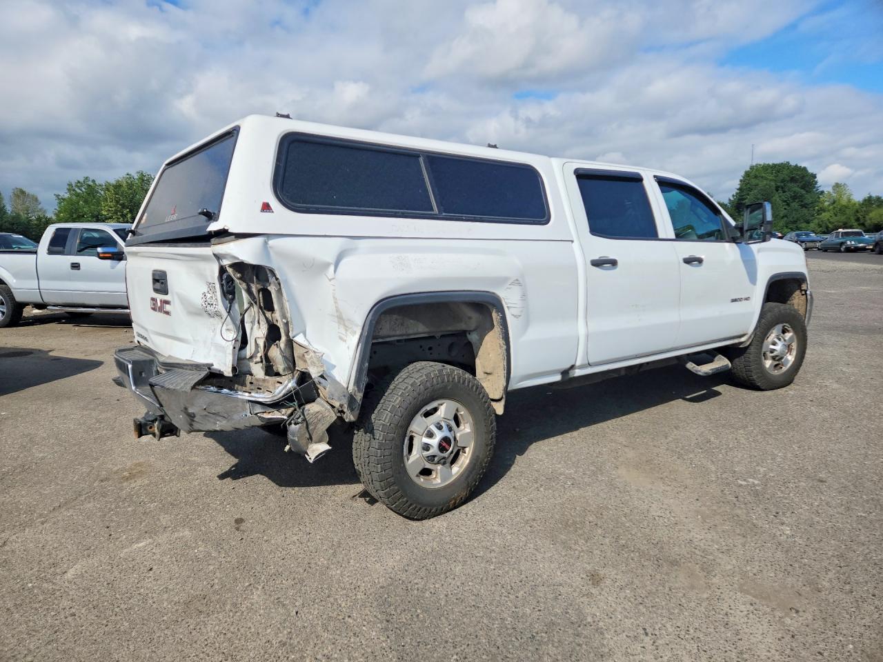 2017 GMC Sierra K2500 Heavy Duty - Image 3