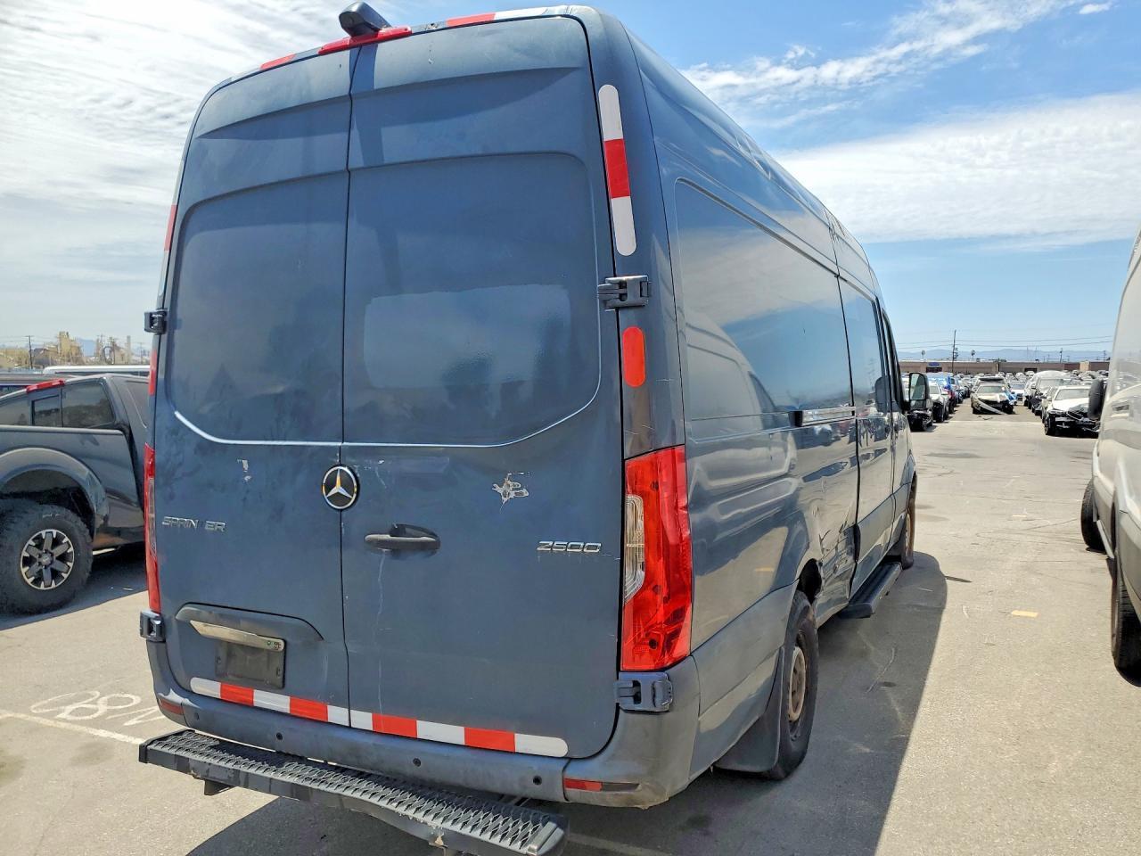 2019 Mercedes-Benz Sprinter 2500/3500 Delivery Van - Фото 3