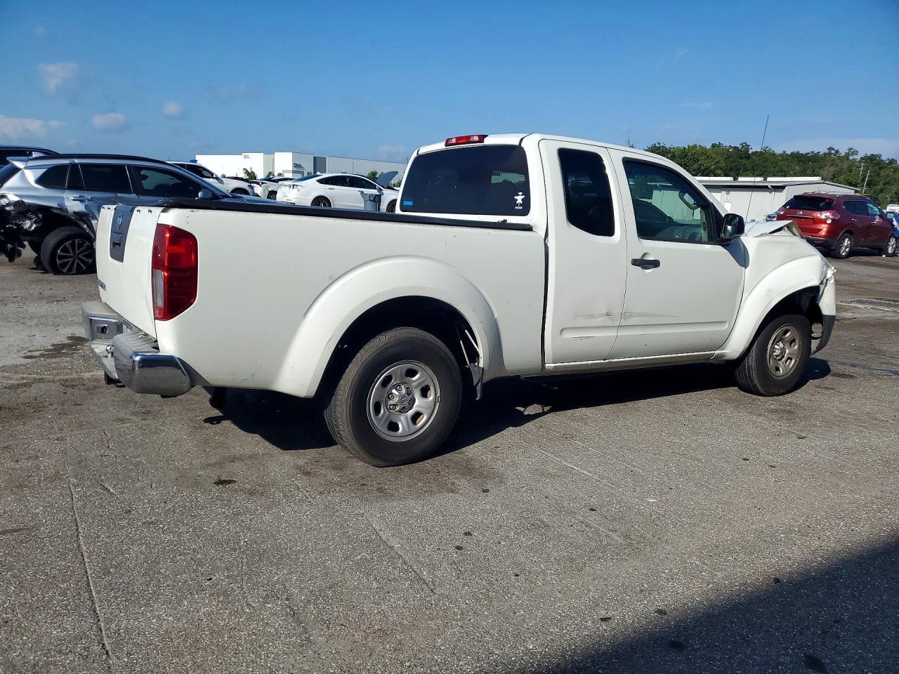 2015 Nissan Frontier S - Фото 3