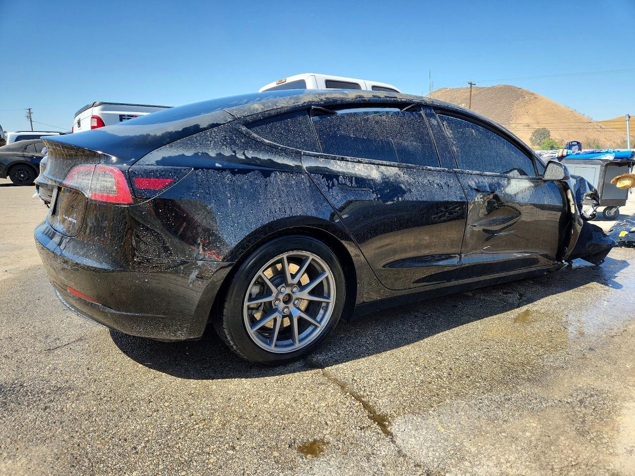 2022 Tesla Model 3 - Image 3