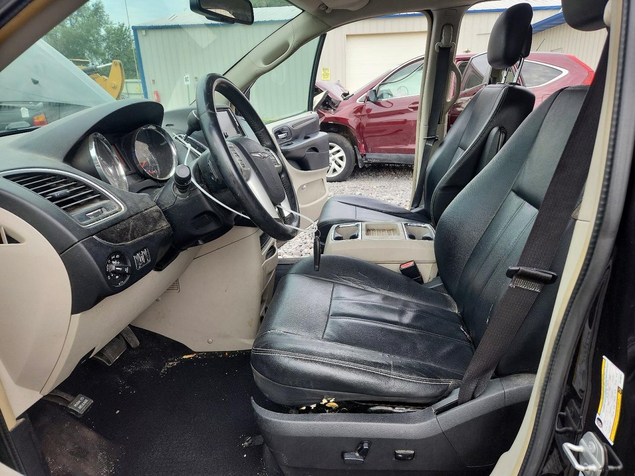 2016 Chrysler Town & Country Touring - Image 7