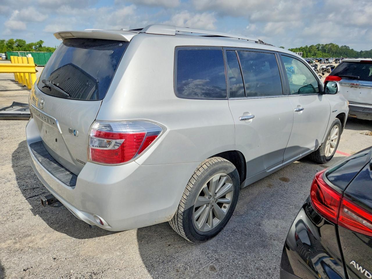 2010 Toyota Highlander Hybrid Limited - Image 3