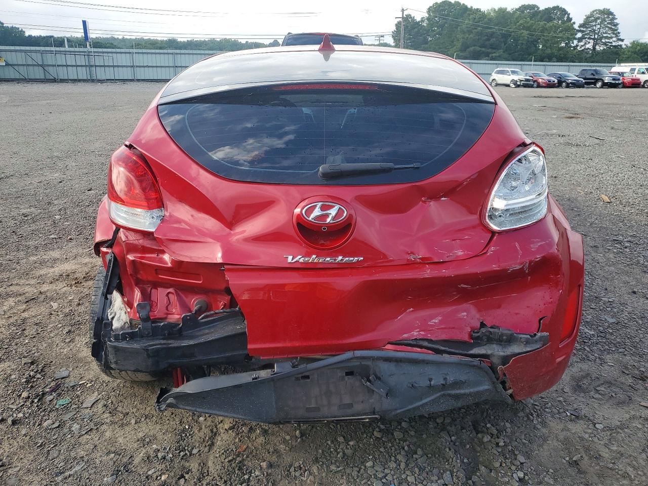 2016 Hyundai Veloster Base - Image 6