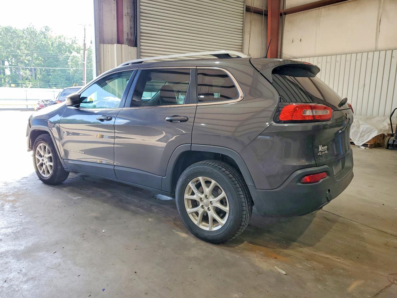 2016 Jeep Cherokee Latitude - Image 2