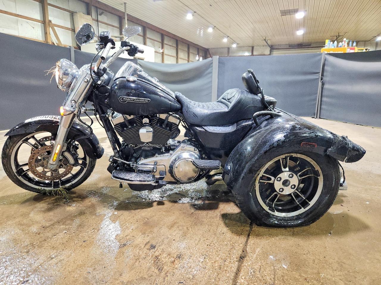 2015 Harley-Davidson Flrt Free Wheeler - Image 3