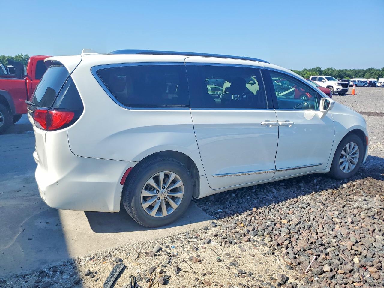 2018 Chrysler Pacifica Touring L - Фото 3