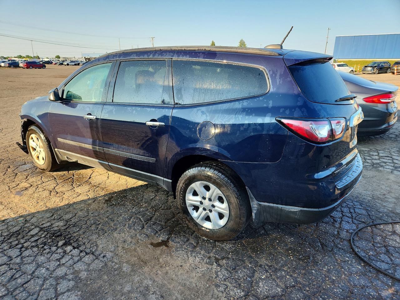 2017 Chevrolet Traverse Ls - Фото 2