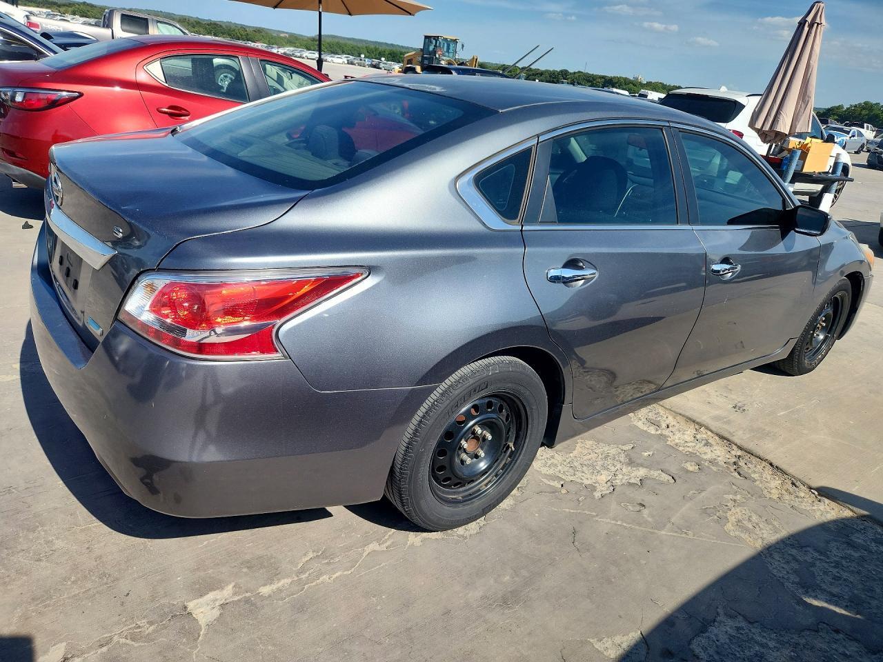 2014 Nissan Altima 2.5 S - Image 3