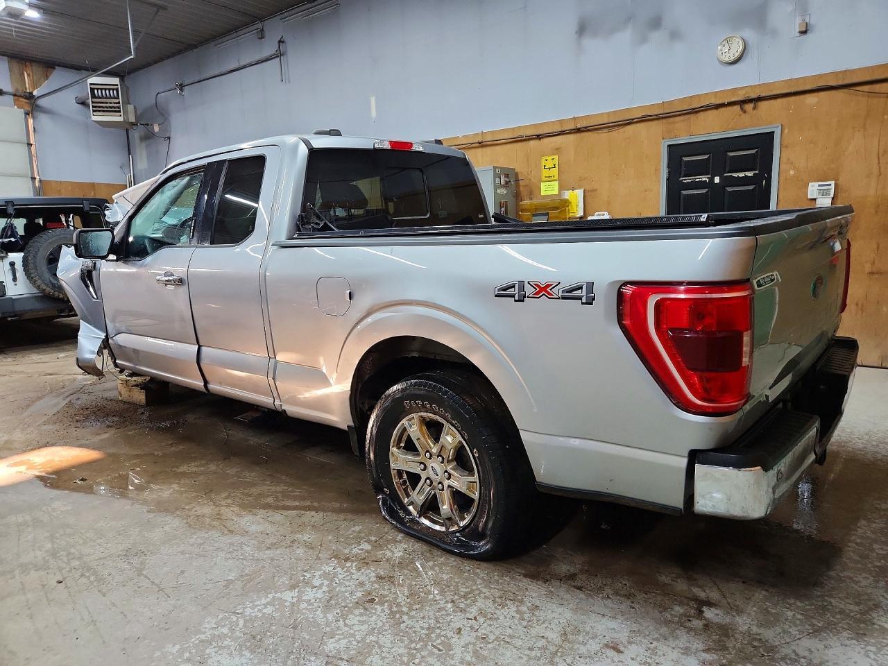 2021 Ford F150 Super Cab - Фото 2