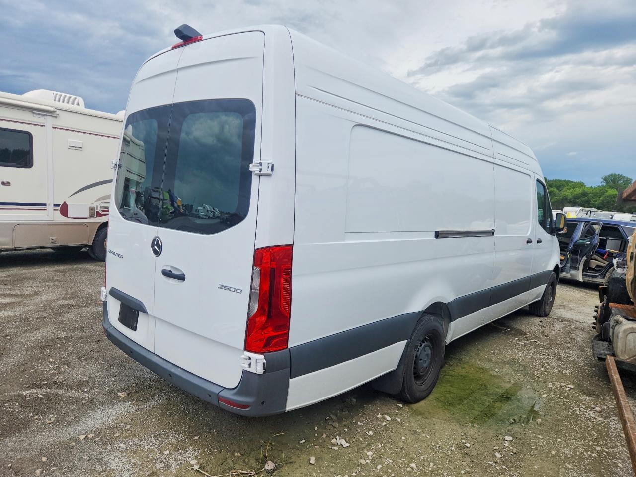 2024 Mercedes-Benz Sprinter 2500 Delivery Van - Фото 3