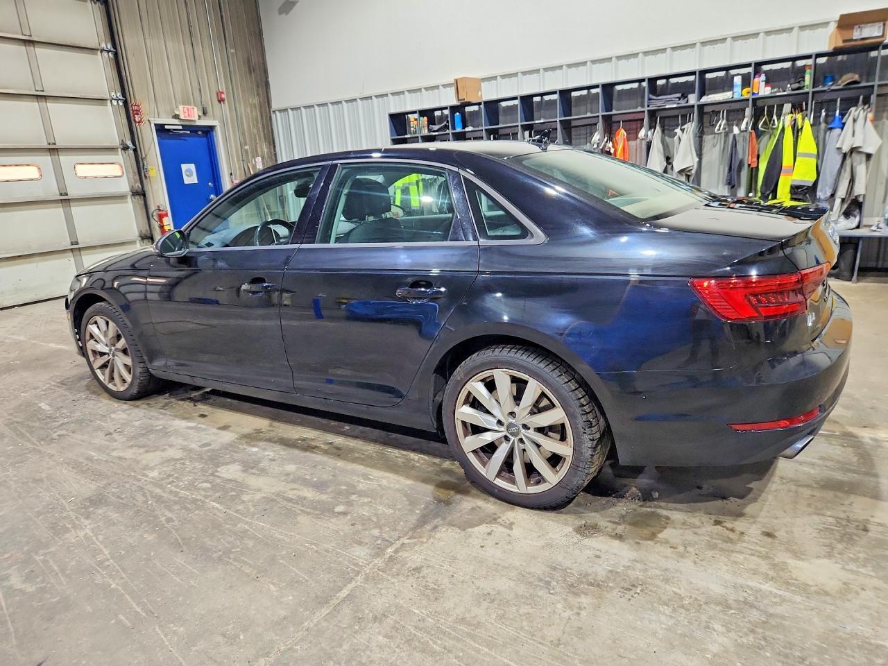 2017 Audi A4 Premium - Фото 2