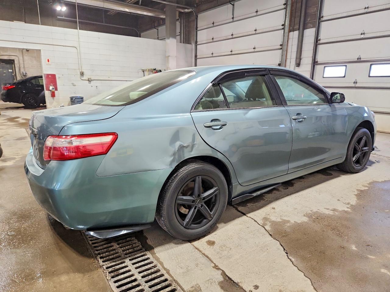 2009 Toyota Camry Le - Image 3