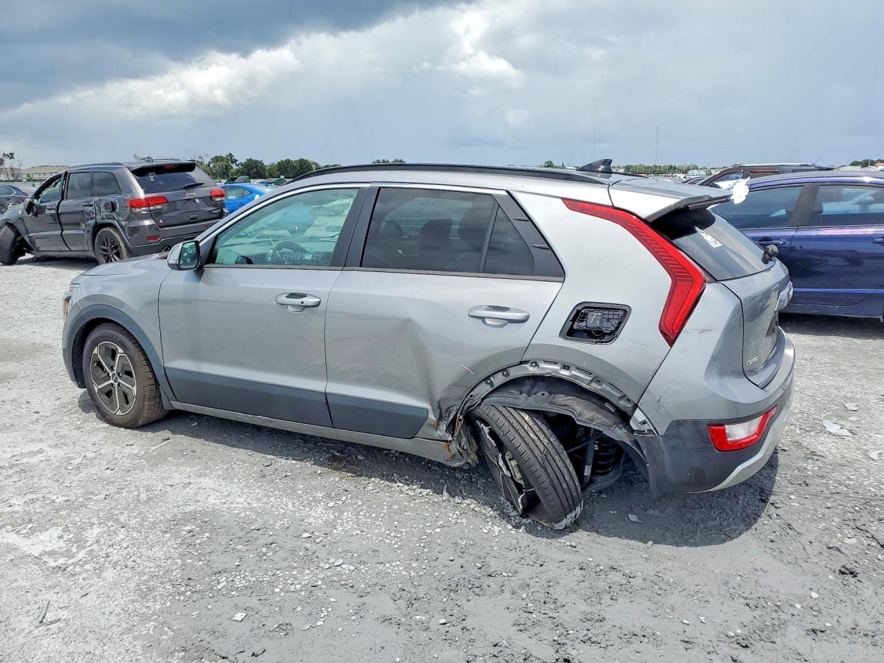2024 Kia Niro Ex - Image 2
