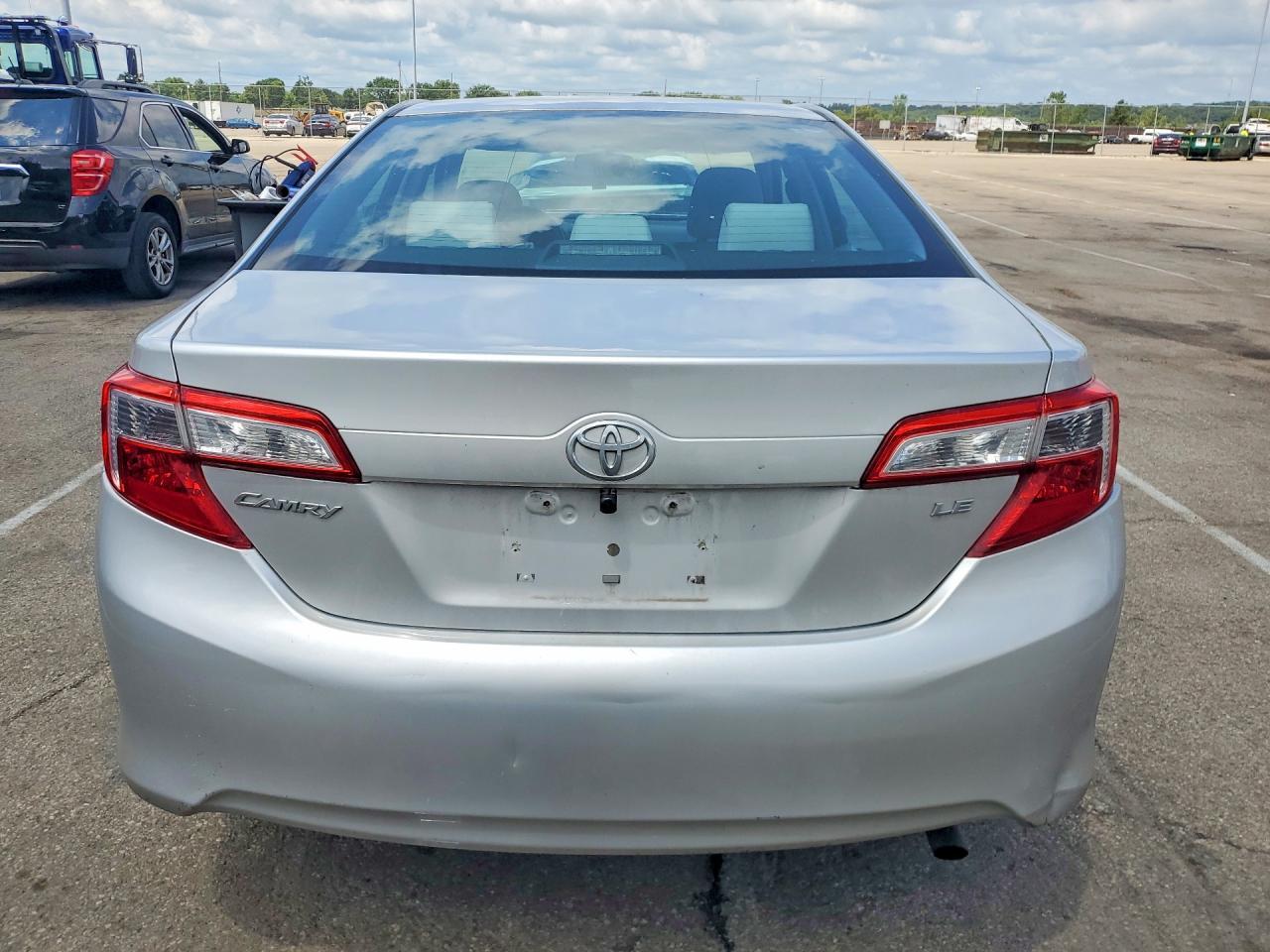 2013 Toyota Camry Le - Фото 6