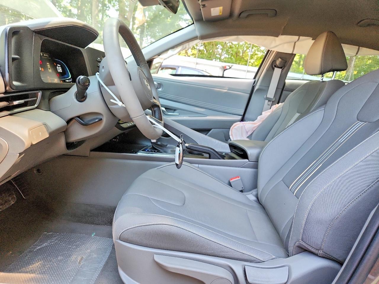 2026 Hyundai Elantra Sel Sport - Image 7