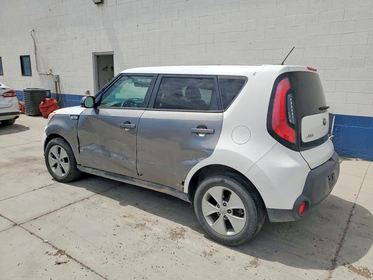 2016 Kia Soul Base - Image 2