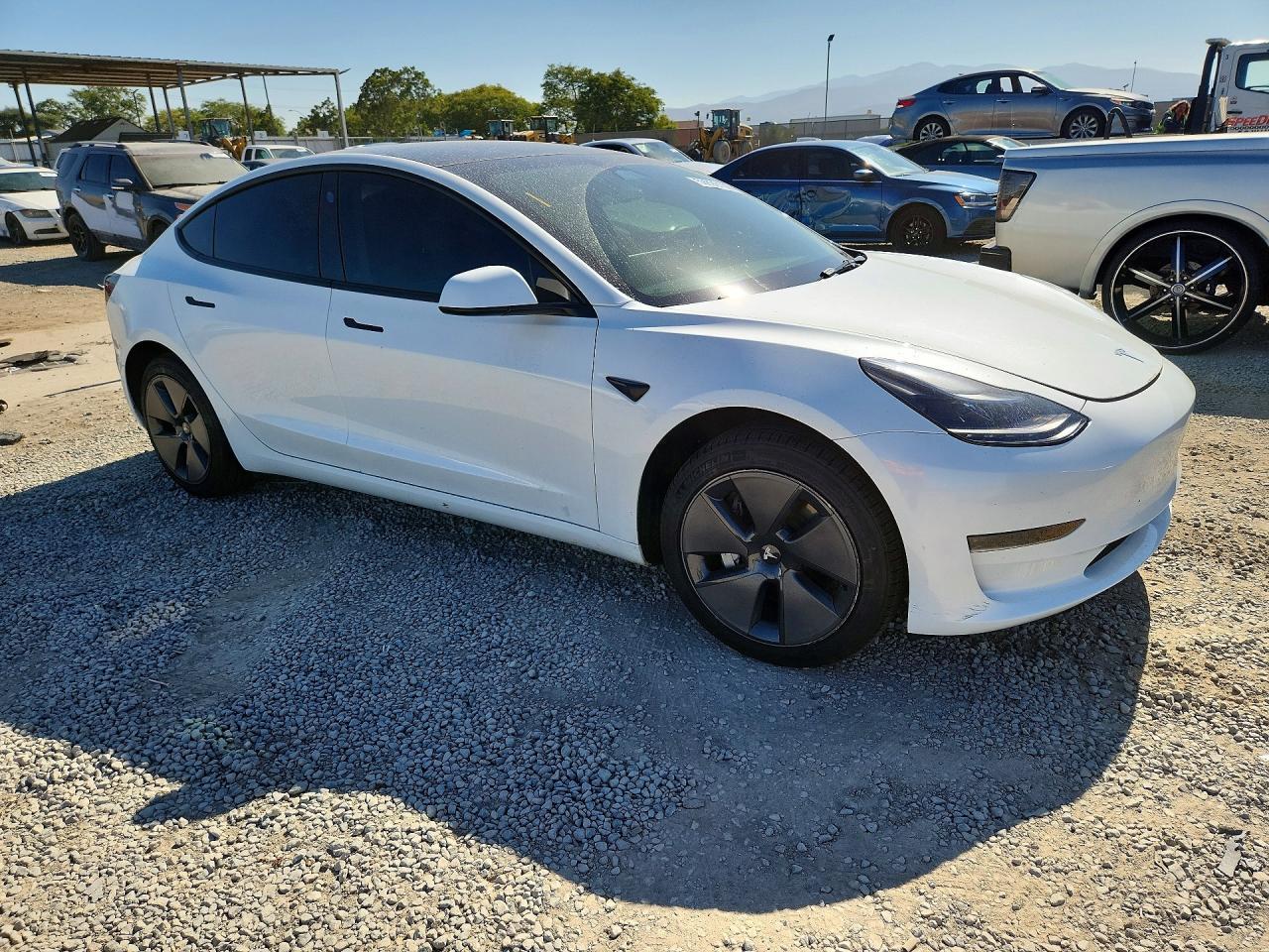 2023 Tesla Model 3 - Фото 4