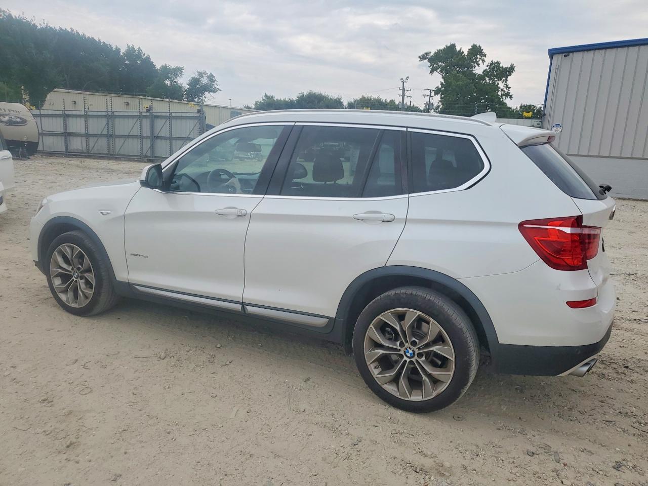 2017 BMW X3 xDrive28I - Фото 2