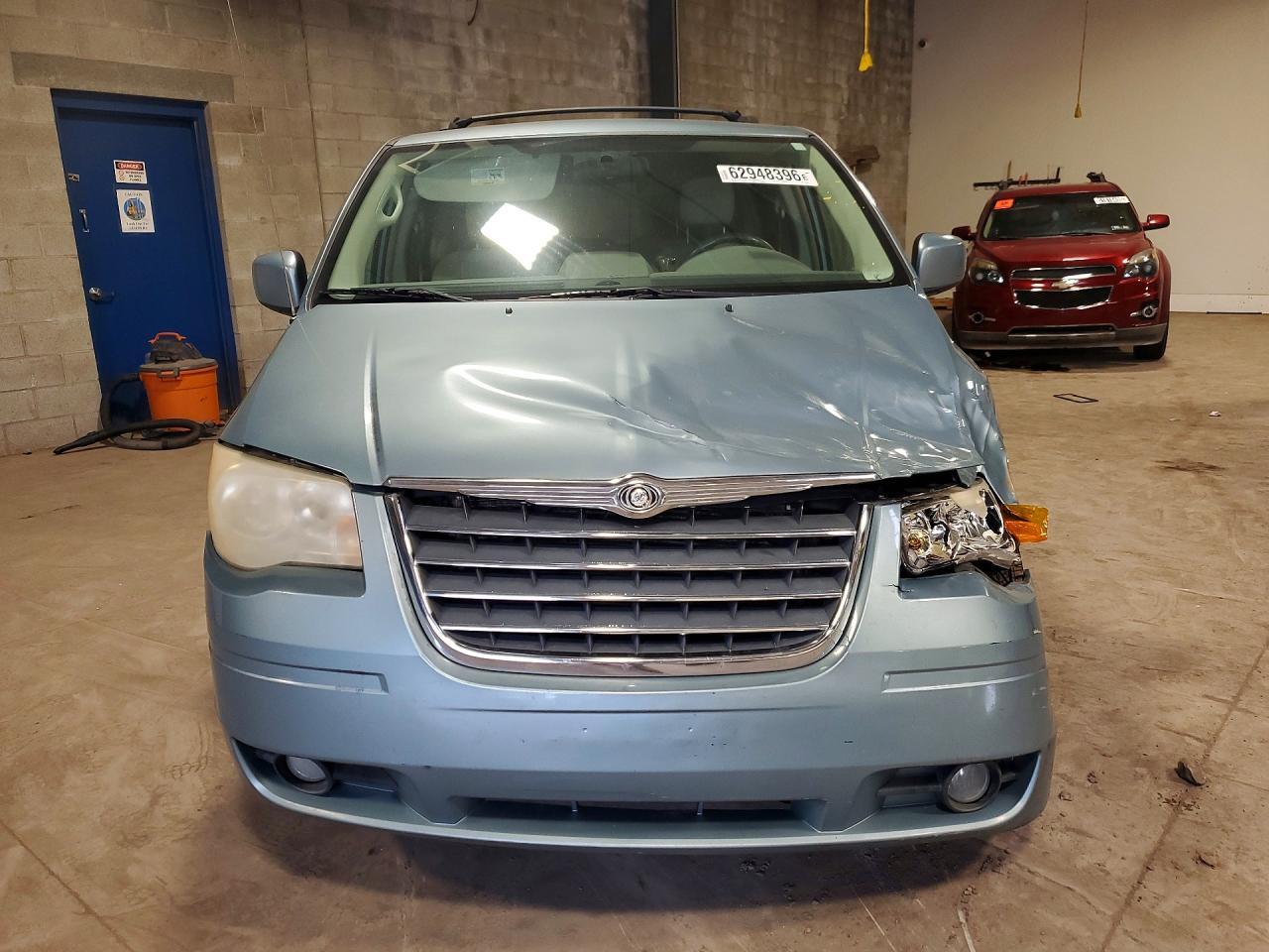 2009 Chrysler Town & Country Touring - Фото 5