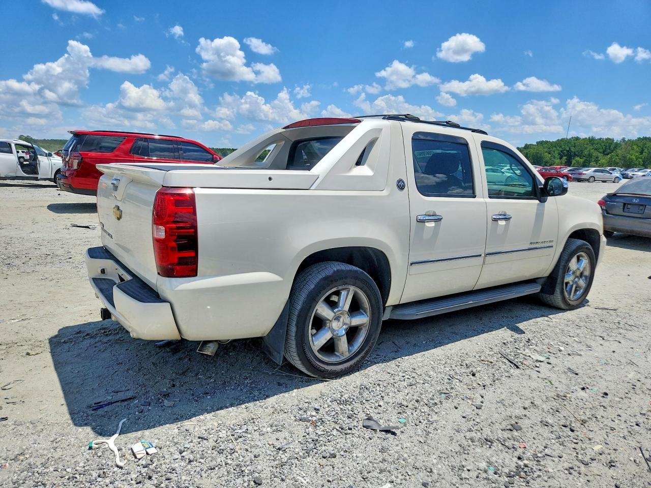 2013 Chevrolet Avalanche Ltz - Image 3