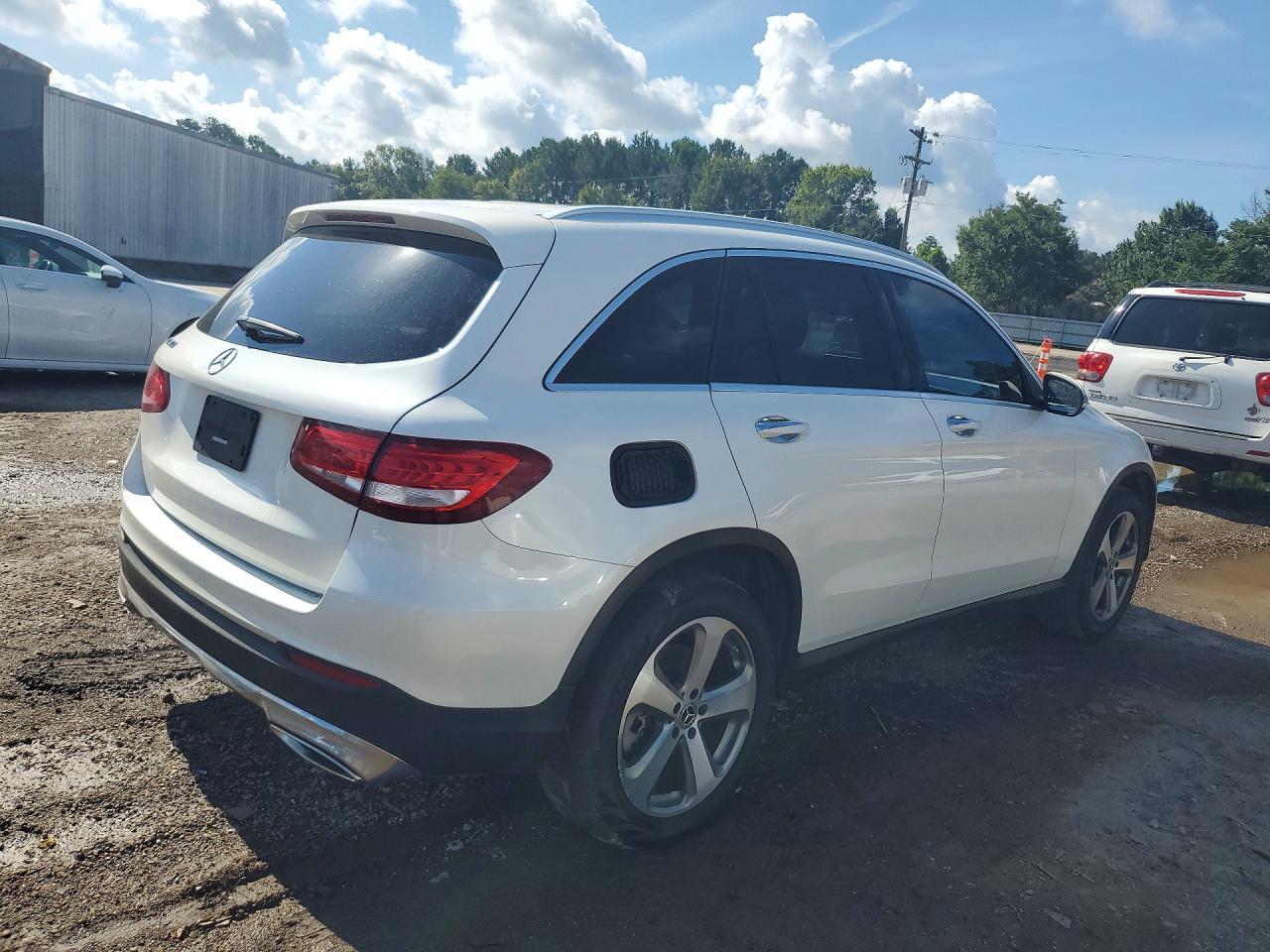 2017 Mercedes-Benz Glc 300 - Image 3