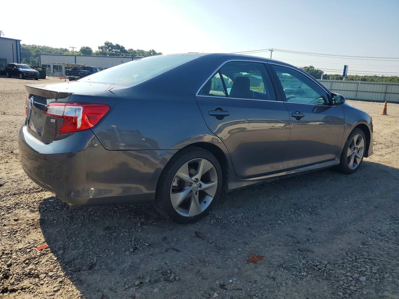 2014 Toyota Camry Se Sport - Image 3