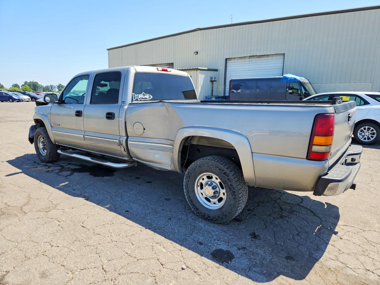 2002 Chevrolet Silverado C2500 Heavy Duty - Фото 2