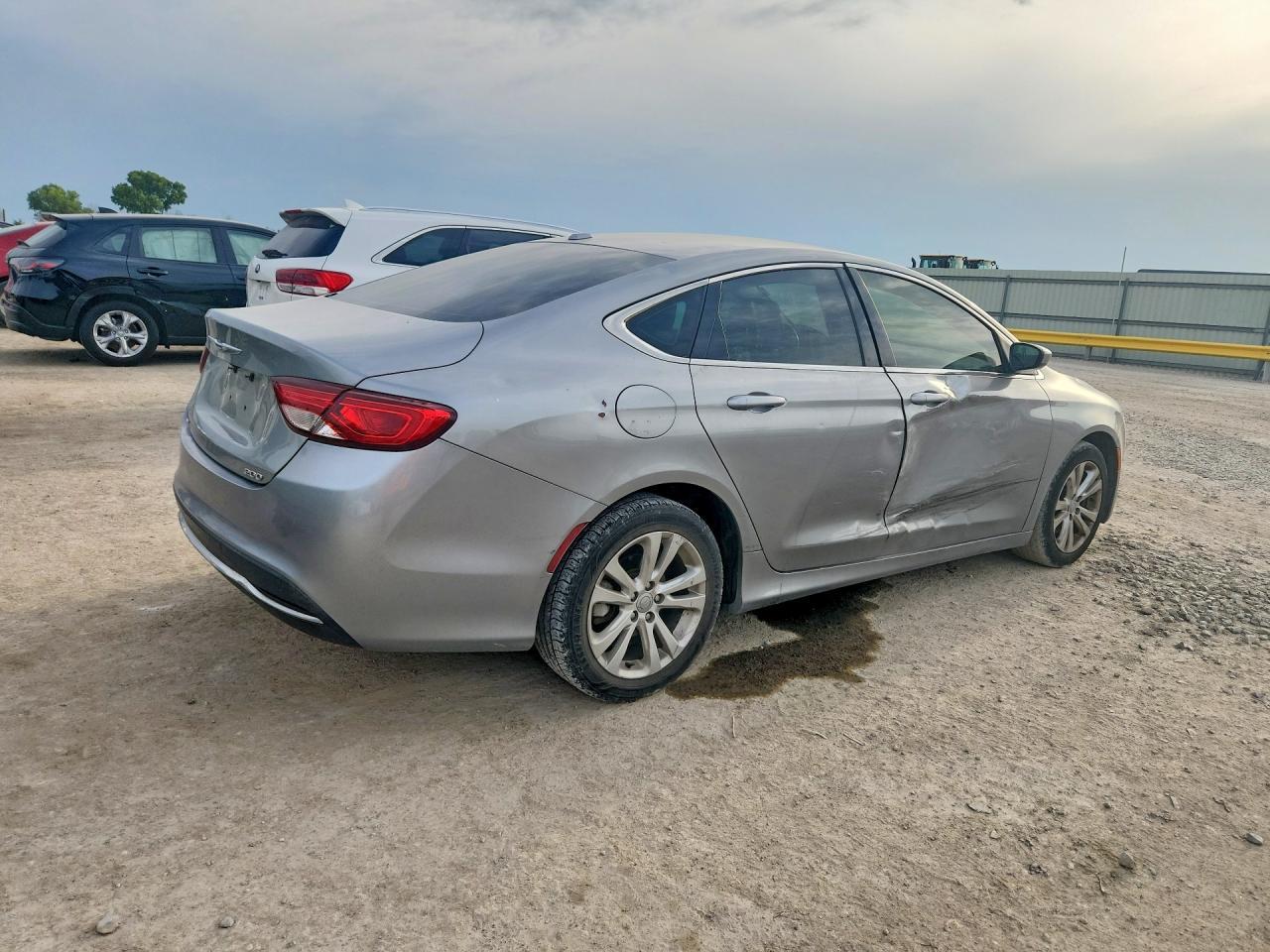 2015 Chrysler 200 Limited - Фото 3