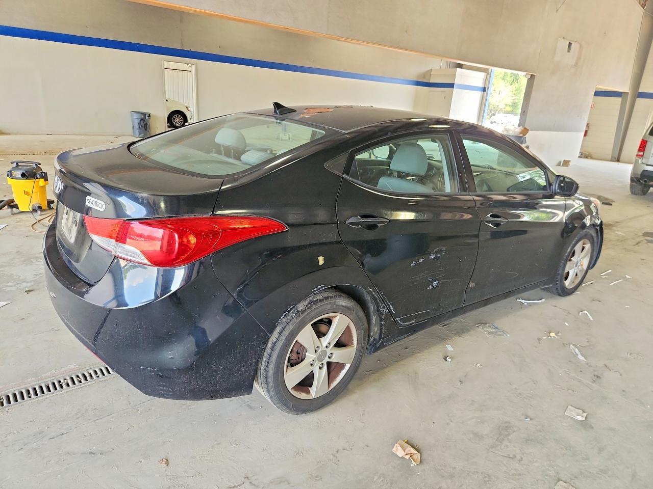 2013 Hyundai Elantra - Фото 3