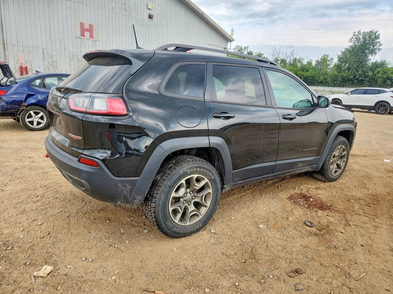 2020 Jeep Cherokee Trailhawk - Image 3