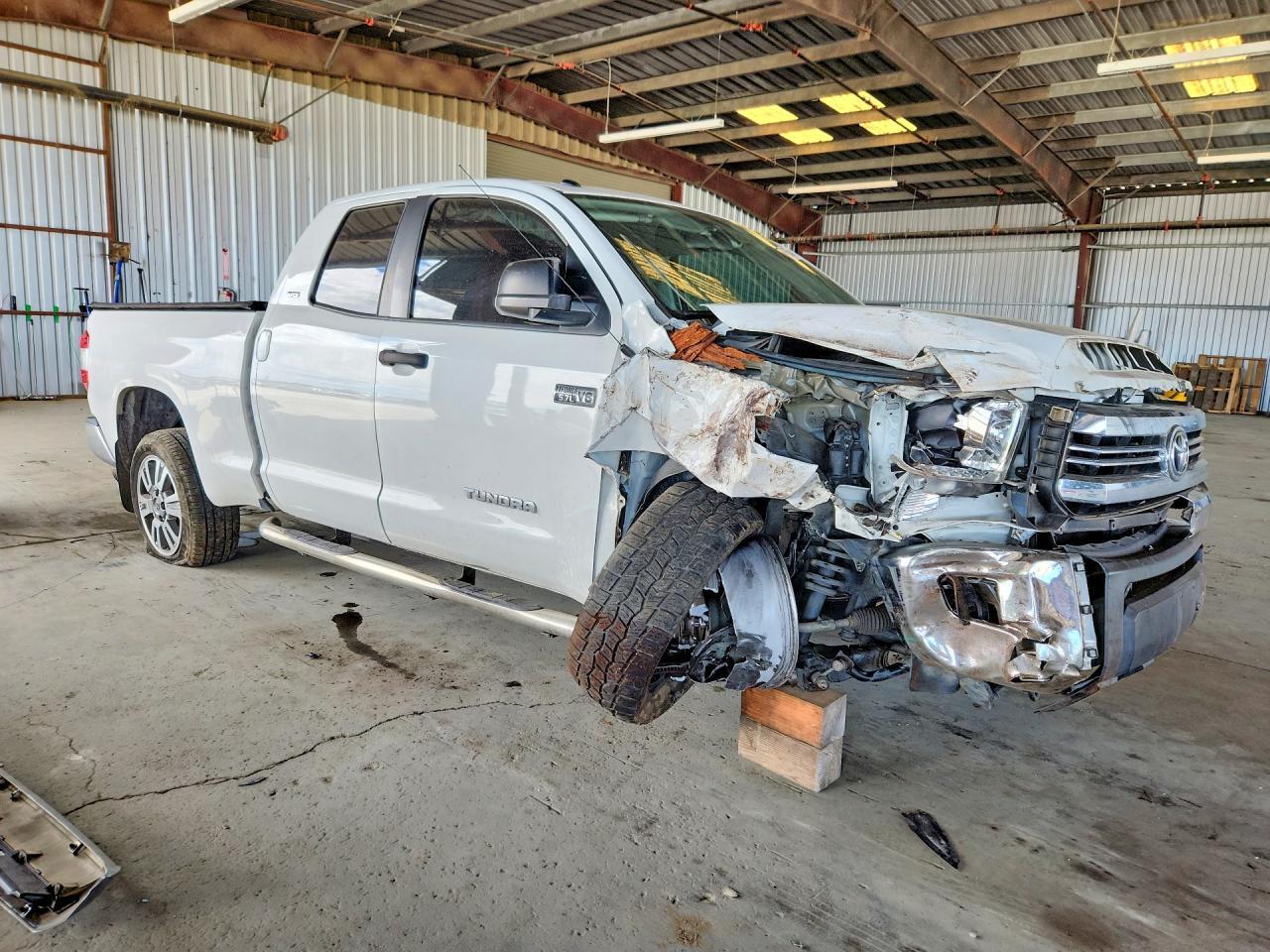 2017 Toyota Tundra Sr5 - Image 4