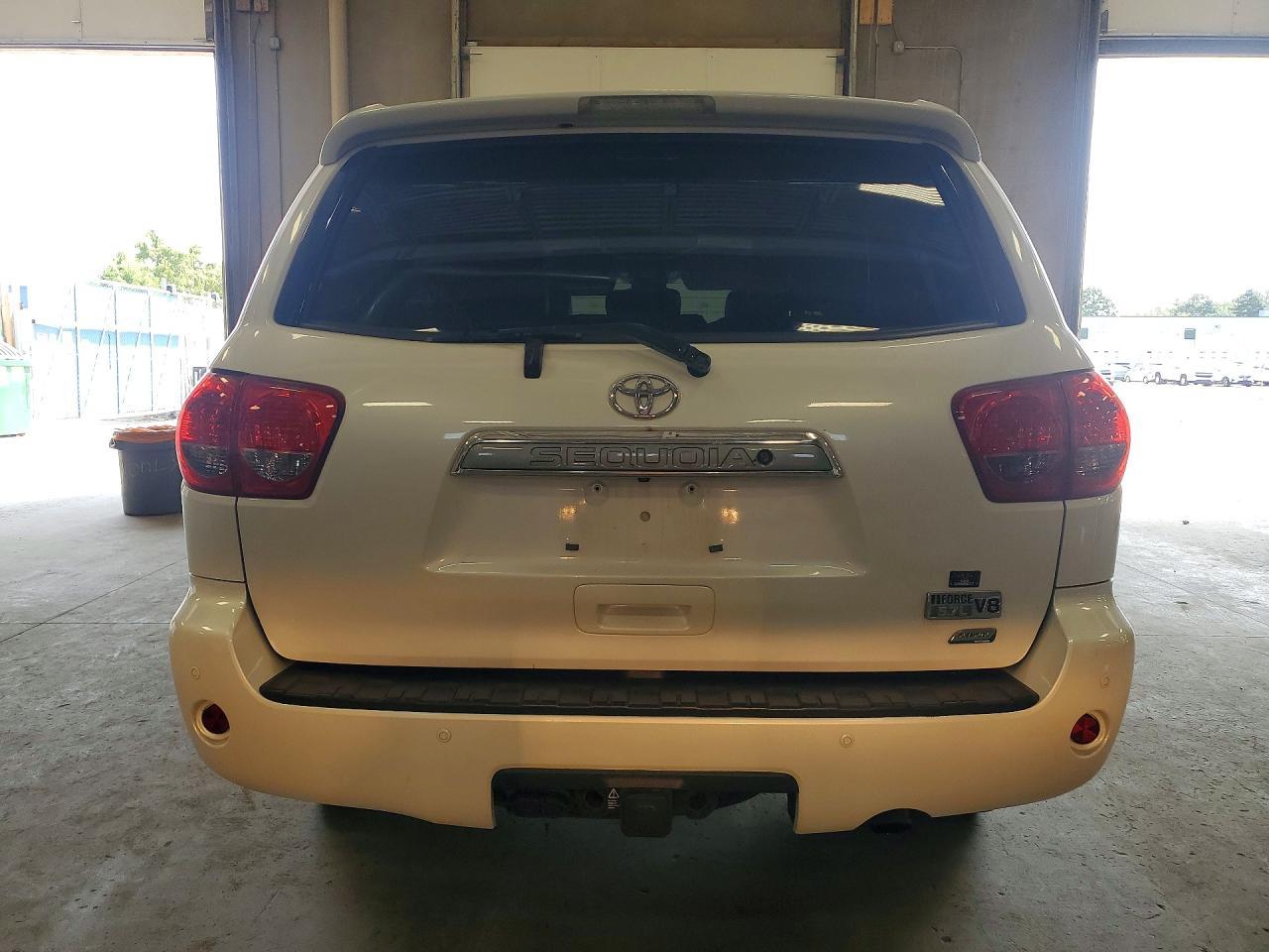2015 Toyota Sequoia Platinum - Image 6