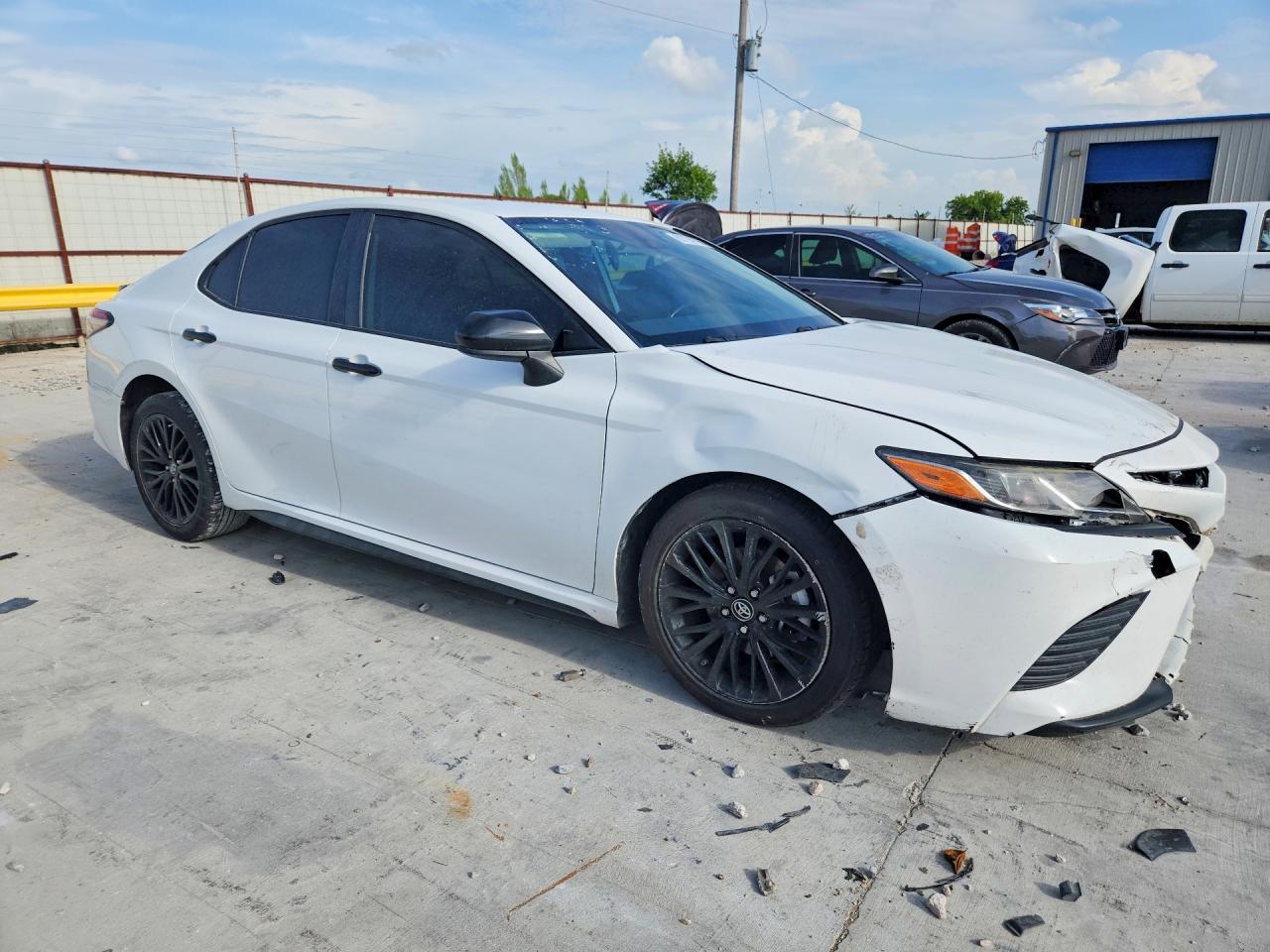 2019 Toyota Camry Se - Фото 4