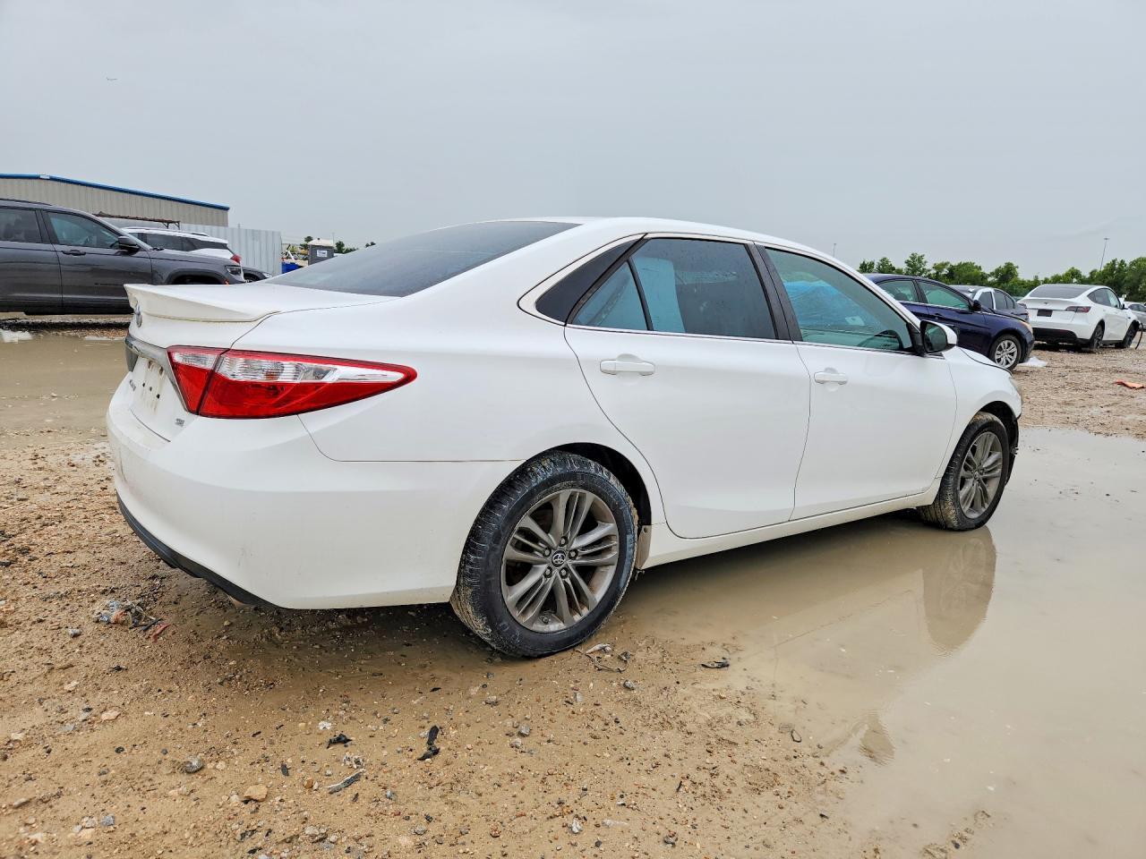 2016 Toyota Camry Se - Фото 3