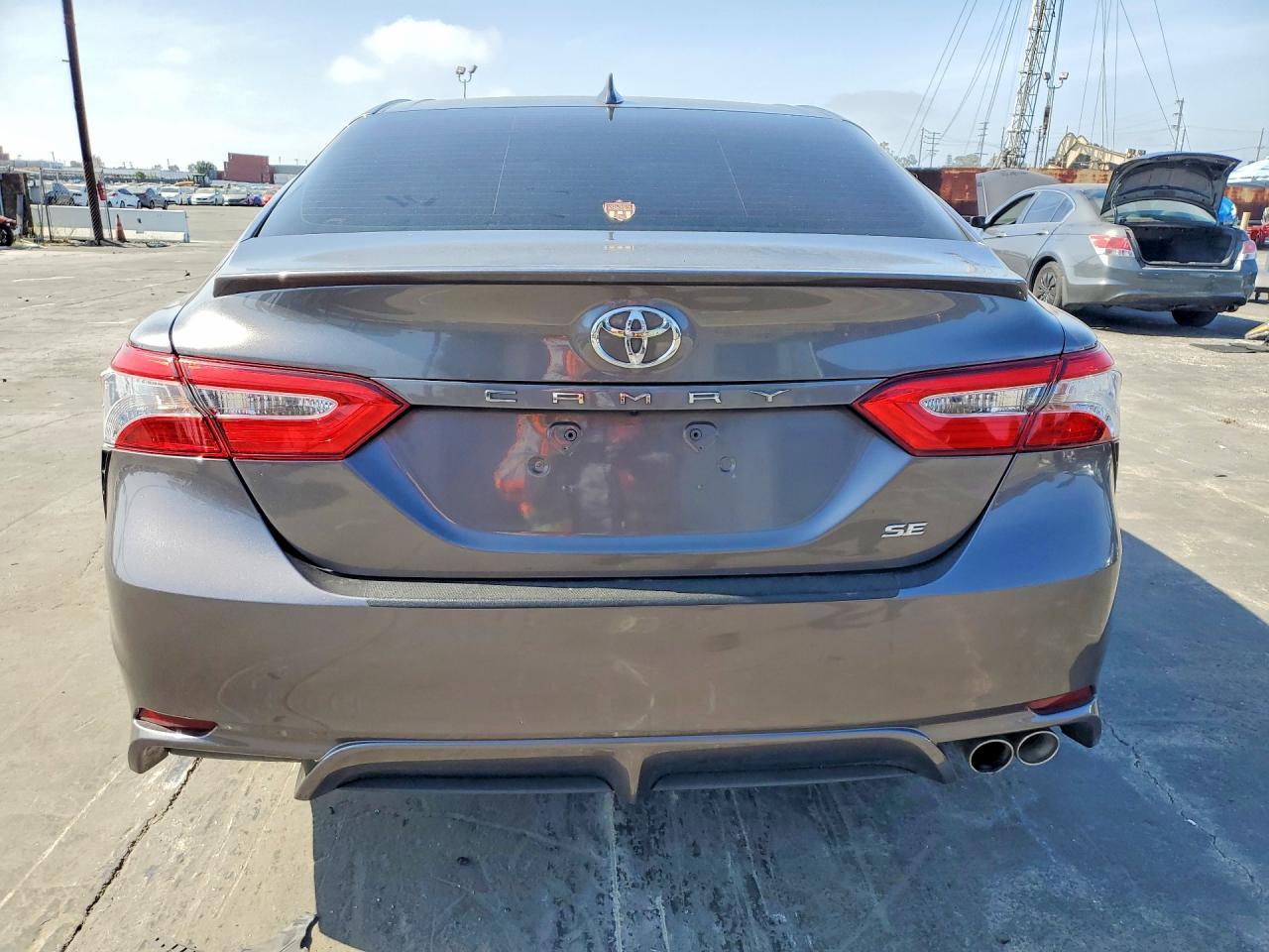 2020 Toyota Camry Se - Фото 6