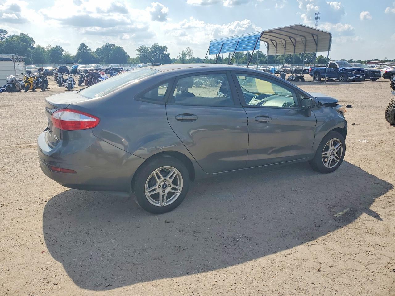 2017 Ford Fiesta Se - Фото 3