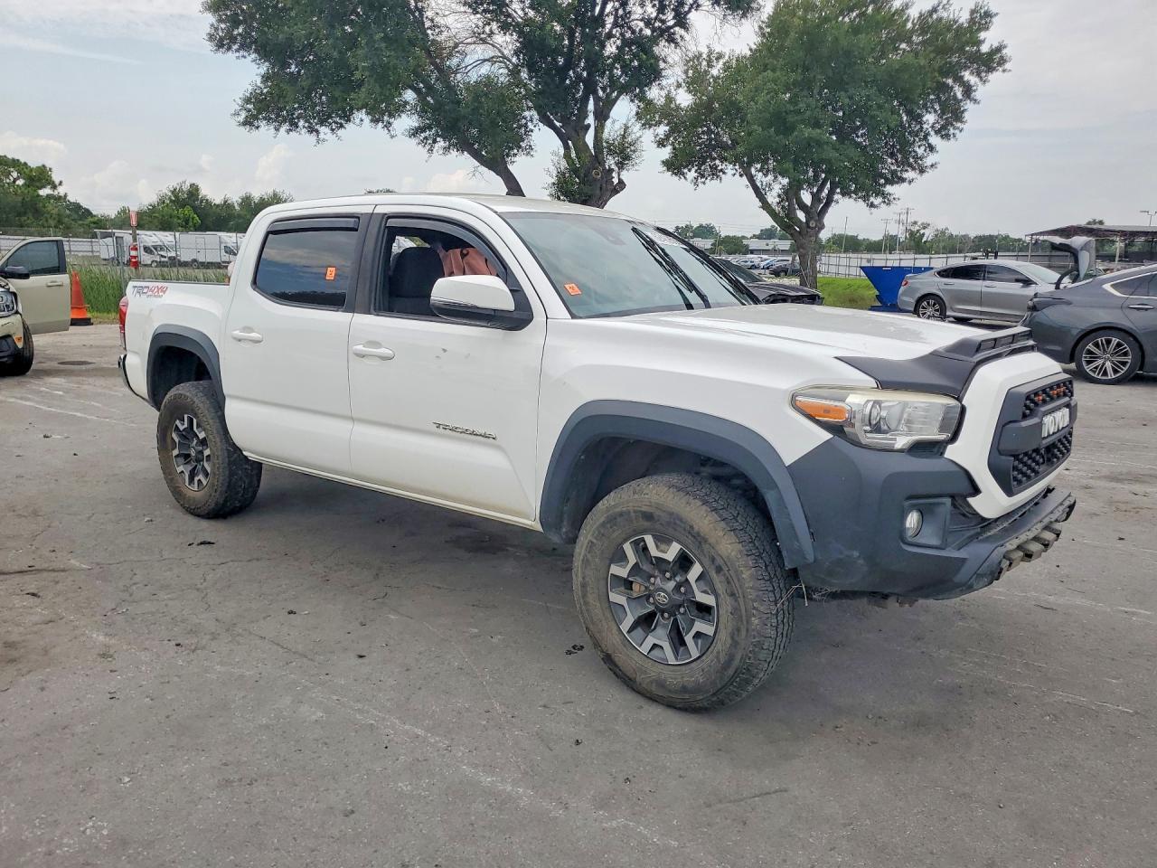 2019 Toyota Tacoma Trd Off-Road - Image 4