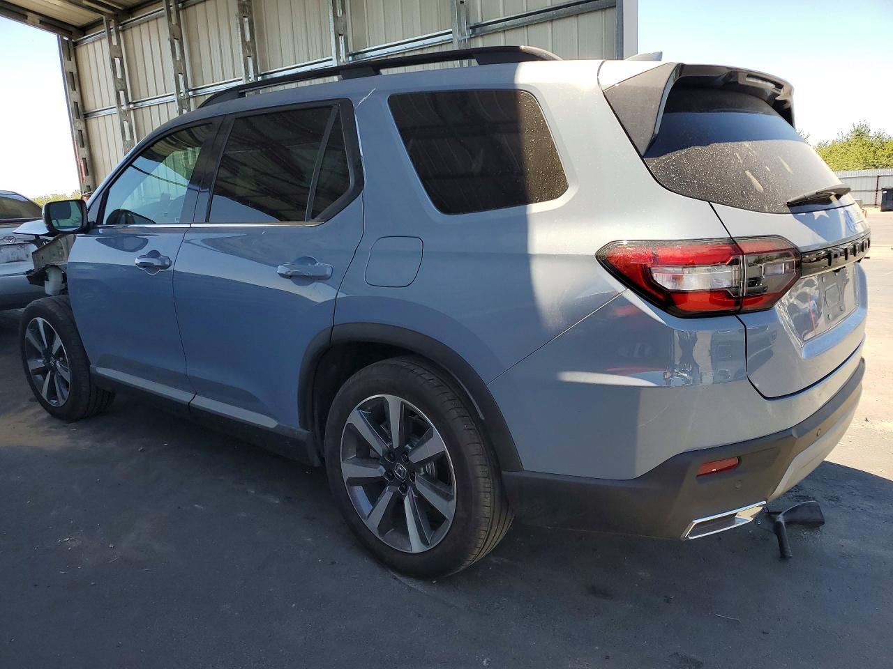 2025 Honda Pilot Touring - Image 2