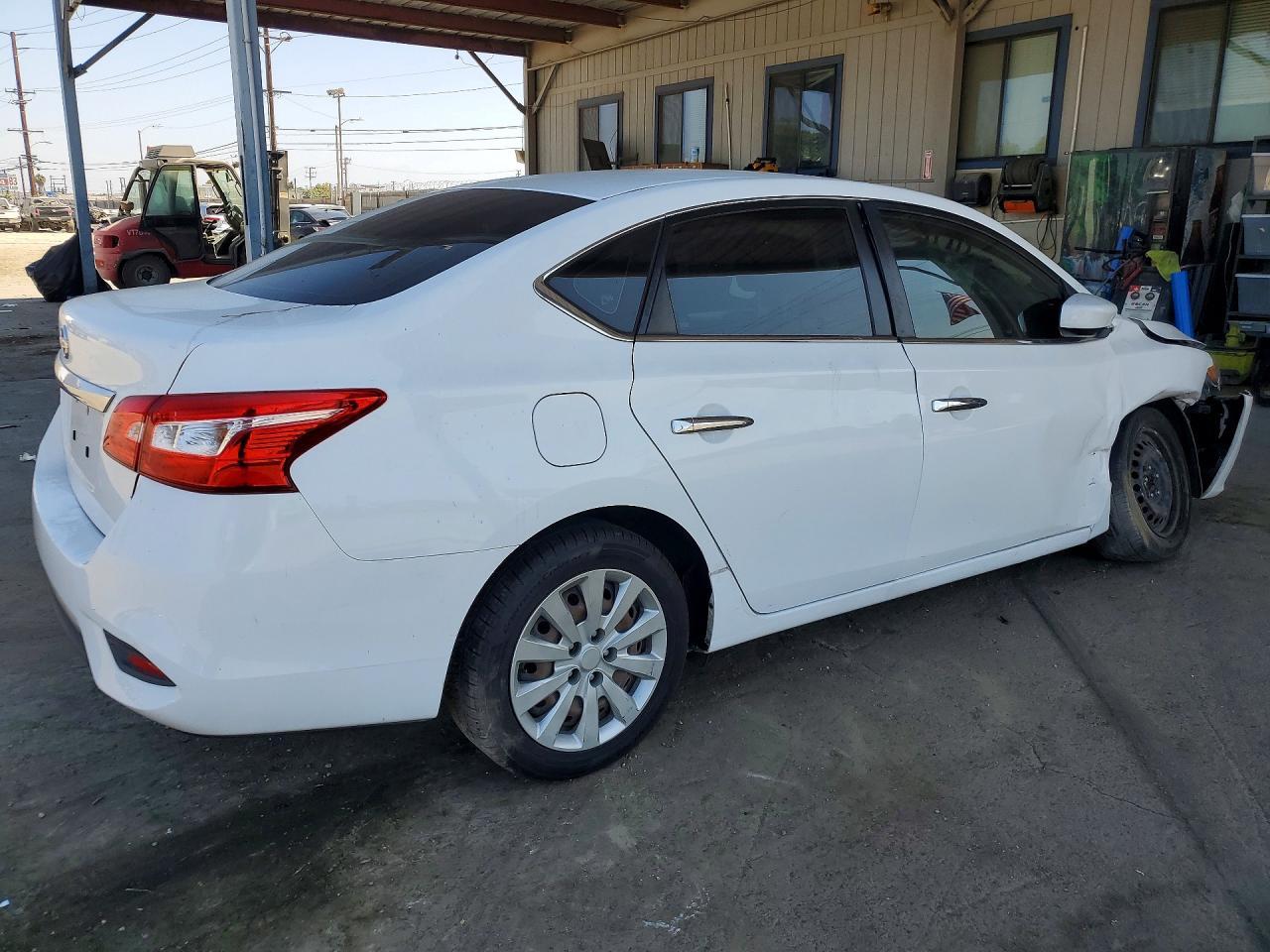 2018 Nissan Sentra S - Фото 3