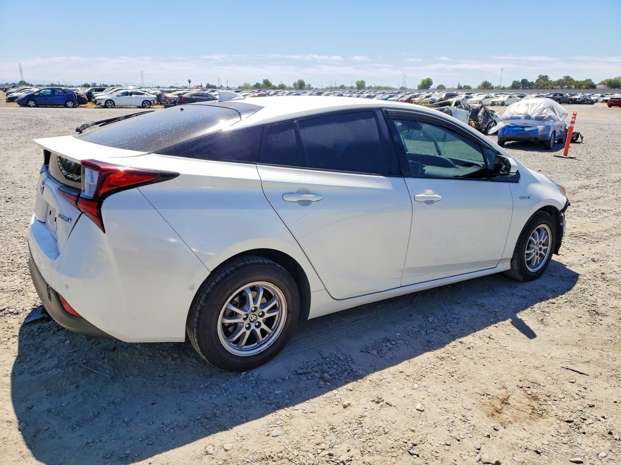 2020 Toyota Prius Le - Image 3